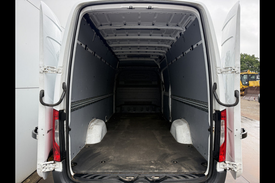 Mercedes-Benz Sprinter 315 1.9 CDI Automaat L3H2 Climate Control Adaptieve Cruise Carplay Trekhaak 2.8t Camera Stoelverwarming Parkeersensoren voor achter