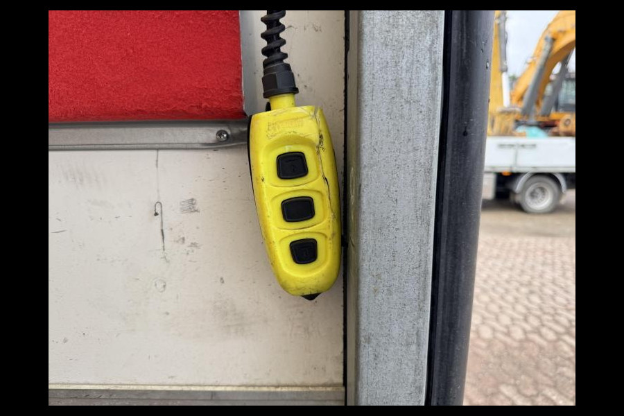 Iveco Daily 35C16 3.0 160PK Laadklep Zijdeur Camera Climate Control Bluetooth Bakwagen Meubelbak Koffer