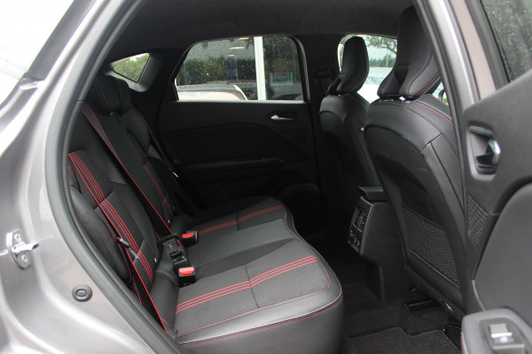 Renault Captur 1.3 mild hybrid 160 R.S. Line / Trekhaak / Camera / CarPlay / Keyless / 18'' / Half leder / DAB / Cruise Control
