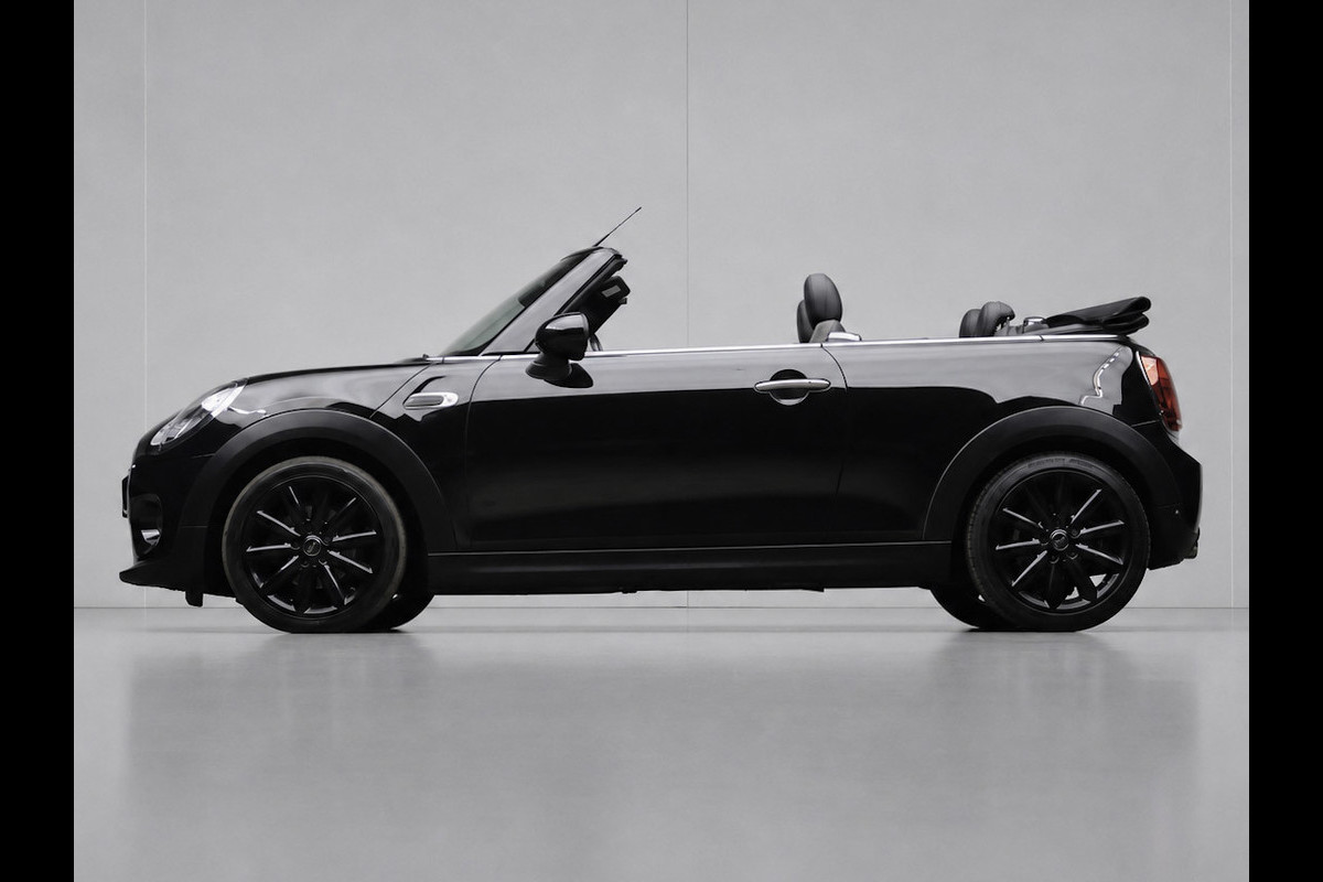 MINI Cabrio 1.5 Cooper Chili Sport (CABRIO,NAVI,CAMERA,STOELVERWARMING,XENON,CLIMATE,CRUISE,BLACK EDTION,SPORTSTOELEN,LM VELGEN)