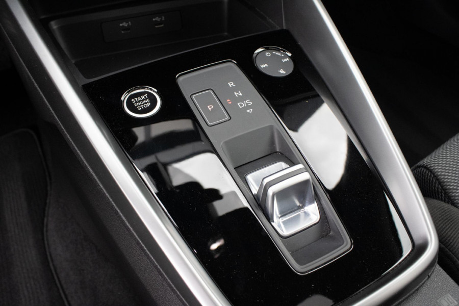 Audi A3 Sportback 45 TFSIe S line Competition PANO MAXTON MATRIX CAMERA KEYLESS