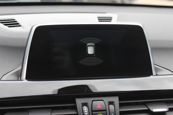 BMW X1 sDrive18i High Executive / Panoramadak / Leder / Head-up / Parkeerhulp V+A / Navigatie / 17'' / Stoelverwarming / Cruise Control