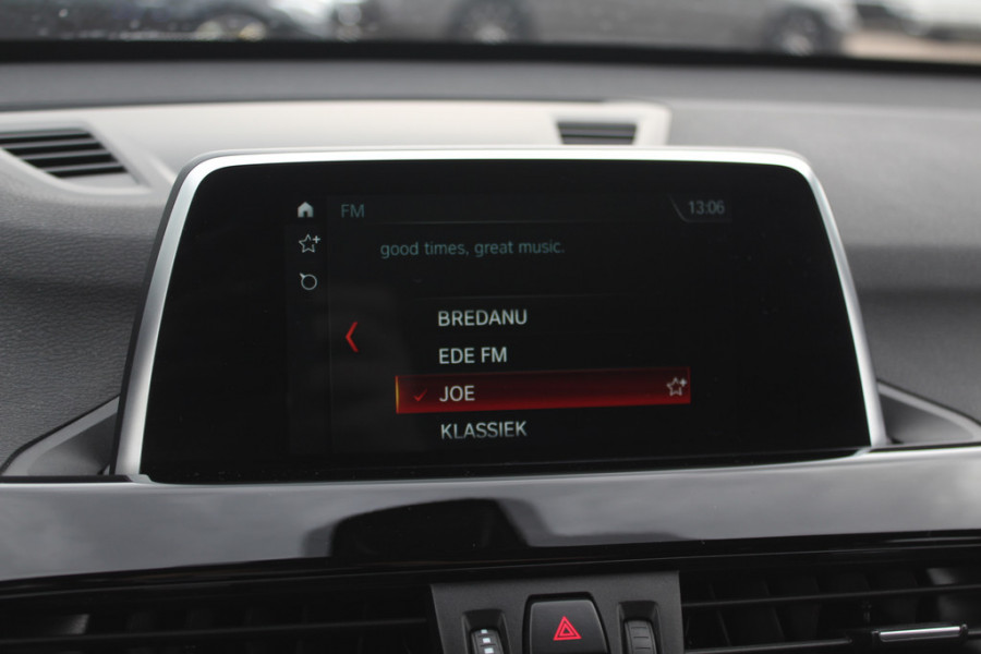 BMW X1 sDrive18i High Executive / Panoramadak / Leder / Head-up / Parkeerhulp V+A / Navigatie / 17'' / Stoelverwarming / Cruise Control