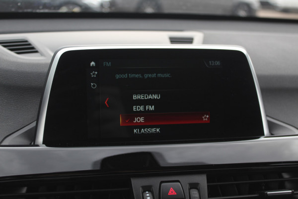 BMW X1 sDrive18i High Executive / Panoramadak / Leder / Head-up / Parkeerhulp V+A / Navigatie / 17'' / Stoelverwarming / Cruise Control