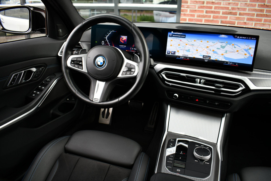 BMW 3 Serie Touring 320e xDrive M-Sport Pro Pano ACC Trekh El-zetels H/K 19inch