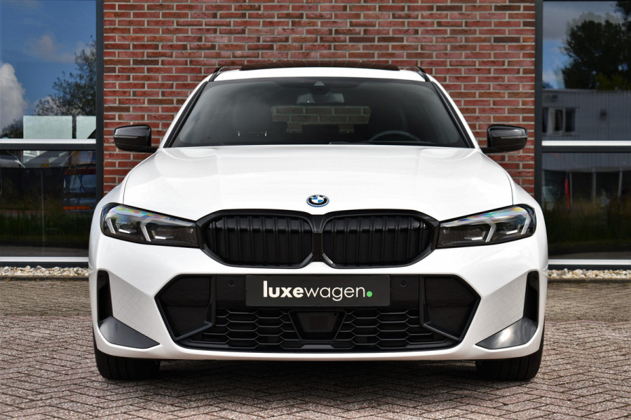 BMW 3 Serie Touring 320e xDrive M-Sport Pro Pano ACC Trekh El-zetels H/K 19inch