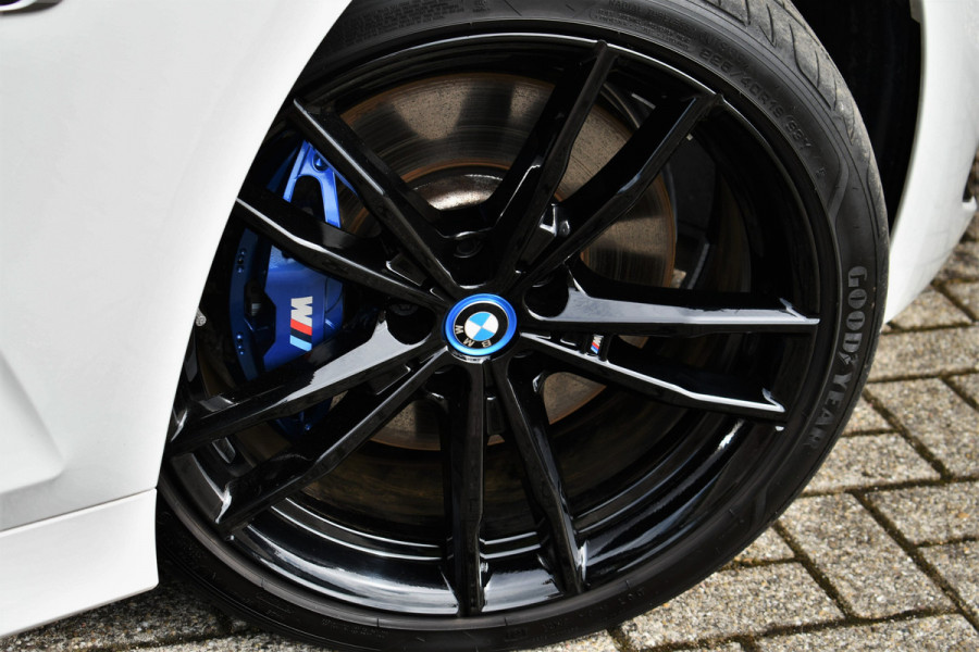 BMW 3 Serie Touring 320e xDrive M-Sport Pro Pano ACC Trekh El-zetels H/K 19inch