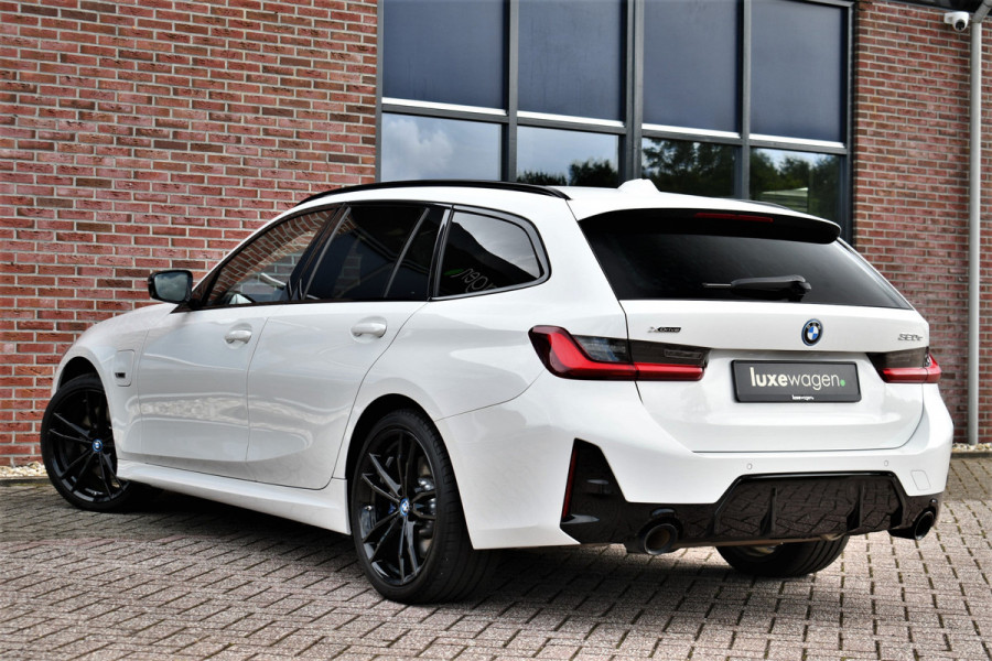 BMW 3 Serie Touring 320e xDrive M-Sport Pro Pano ACC Trekh El-zetels H/K 19inch