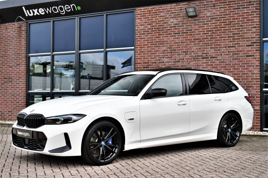BMW 3 Serie Touring 320e xDrive M-Sport Pro Pano ACC Trekh El-zetels H/K 19inch
