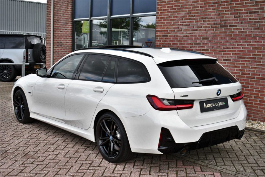 BMW 3 Serie Touring 320e xDrive M-Sport Pro Pano ACC Trekh El-zetels H/K 19inch