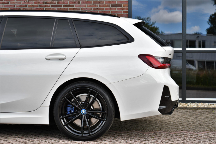 BMW 3 Serie Touring 320e xDrive M-Sport Pro Pano ACC Trekh El-zetels H/K 19inch