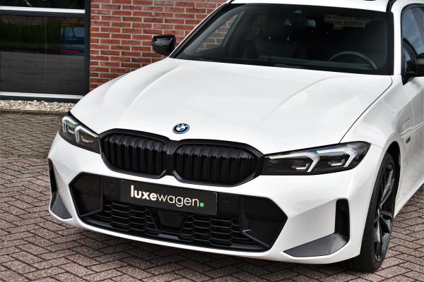 BMW 3 Serie Touring 320e xDrive M-Sport Pro Pano ACC Trekh El-zetels H/K 19inch