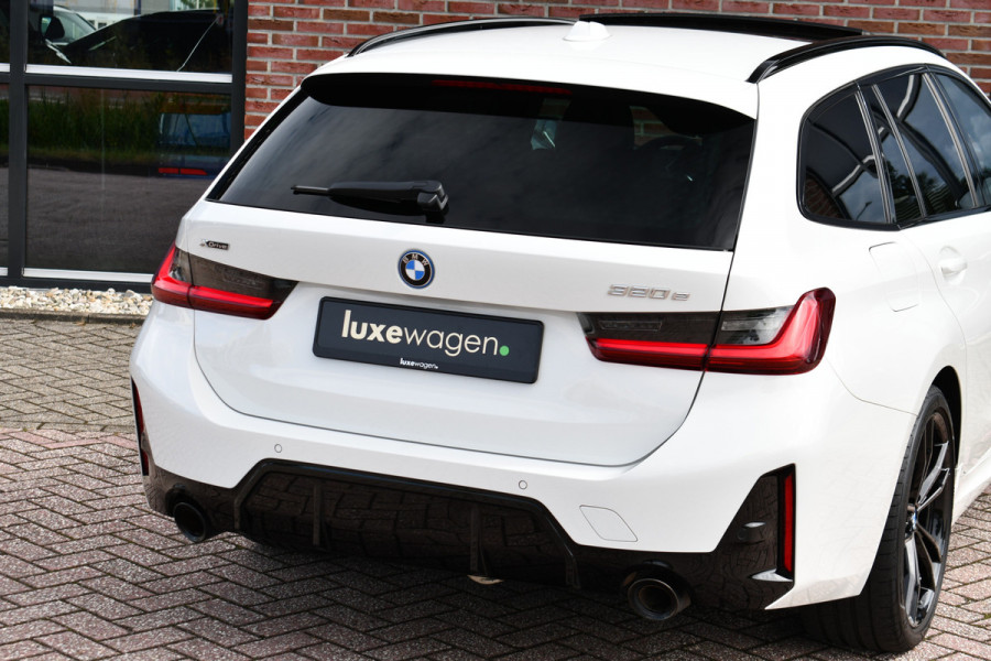 BMW 3 Serie Touring 320e xDrive M-Sport Pro Pano ACC Trekh El-zetels H/K 19inch