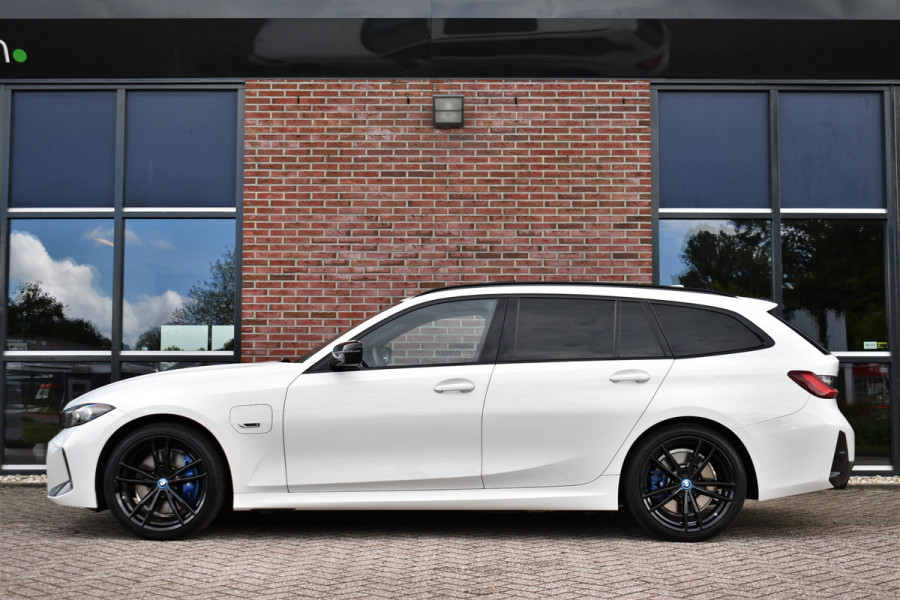 BMW 3 Serie Touring 320e xDrive M-Sport Pro Pano ACC Trekh El-zetels H/K 19inch