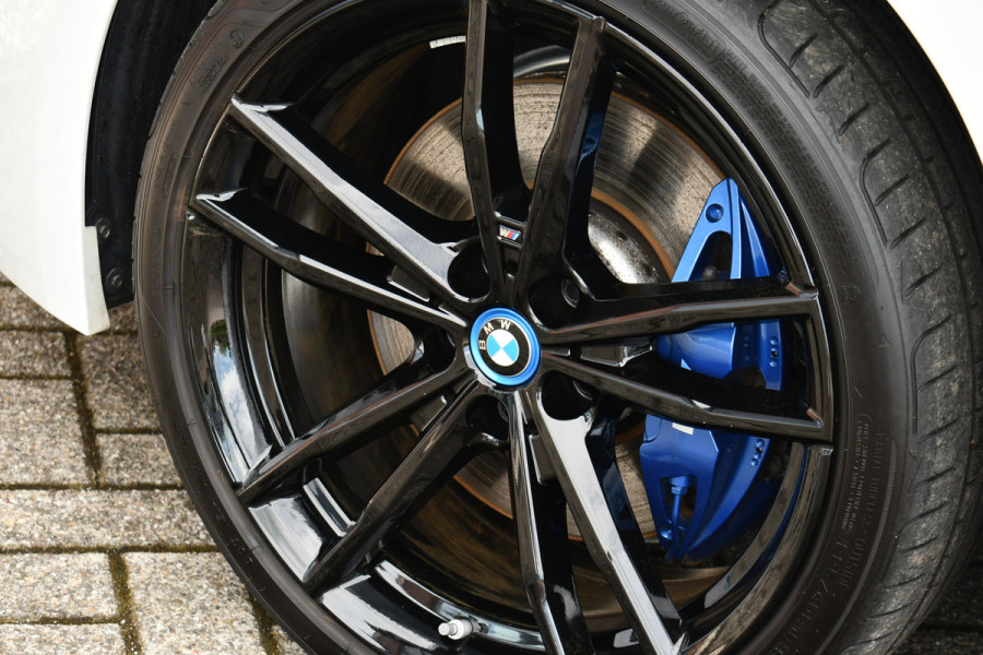 BMW 3 Serie Touring 320e xDrive M-Sport Pro Pano ACC Trekh El-zetels H/K 19inch