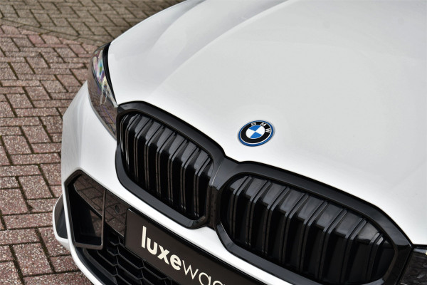 BMW 3 Serie Touring 320e xDrive M-Sport Pro Pano ACC Trekh El-zetels H/K 19inch