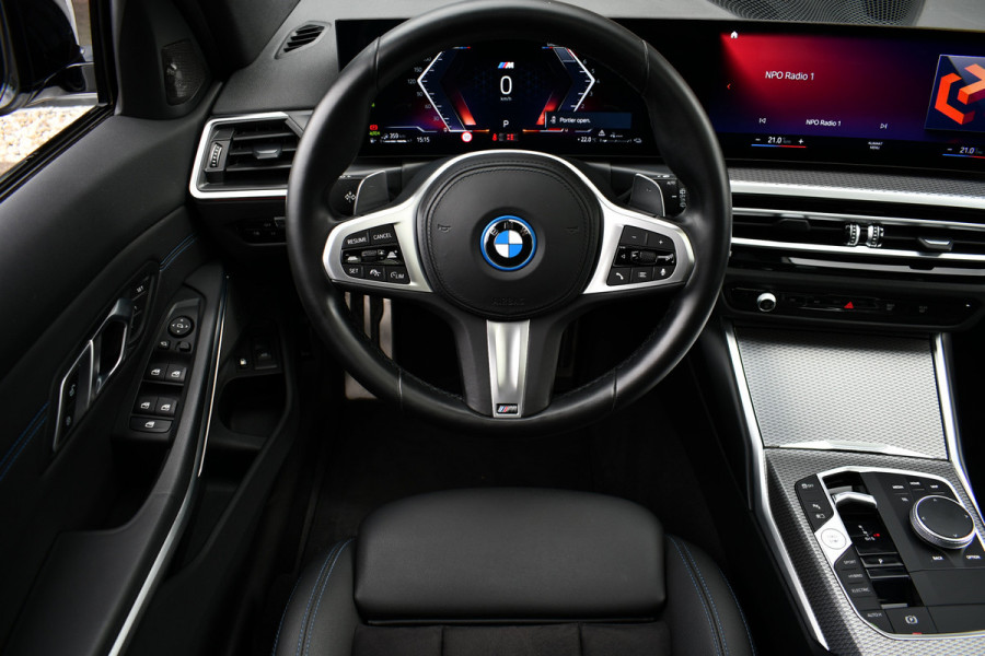 BMW 3 Serie Touring 320e xDrive M-Sport Pro Pano ACC Trekh El-zetels H/K 19inch