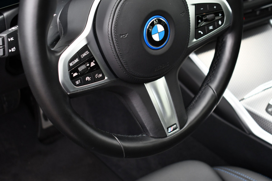 BMW 3 Serie Touring 320e xDrive M-Sport Pro Pano ACC Trekh El-zetels H/K 19inch