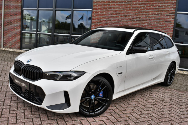 BMW 3 Serie Touring 320e xDrive M-Sport Pro Pano ACC Trekh El-zetels H/K 19inch