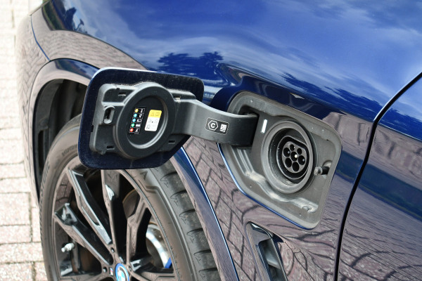 BMW X3 xDrive30e M-Sport M-zetels Pano HUD 360-cam Adp-demping 20inch