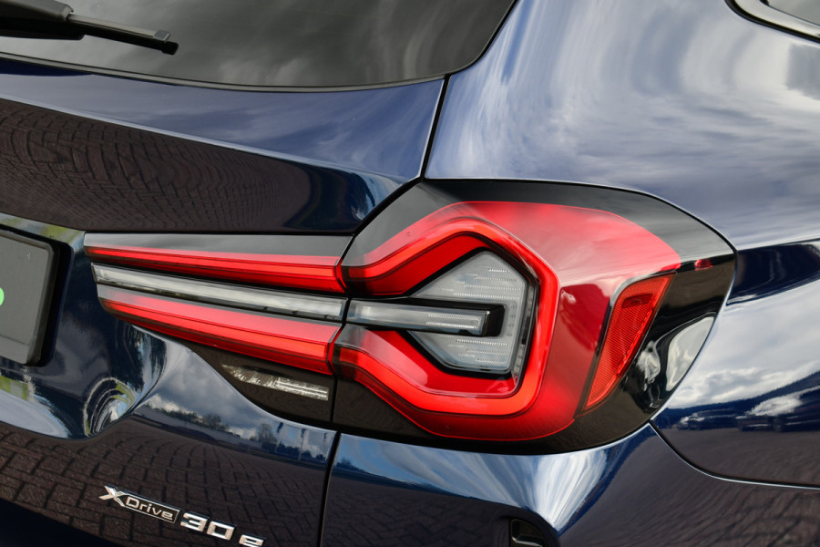 BMW X3 xDrive30e M-Sport M-zetels Pano HUD 360-cam Adp-demping 20inch