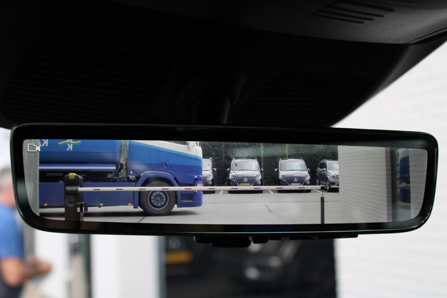 Mercedes-Benz V-Klasse 300d / AMG / DC / 4-Matic / Luchtvering / Pano / 360 Cam / Burmester / Vol Opties / NIEUWSTAAT.