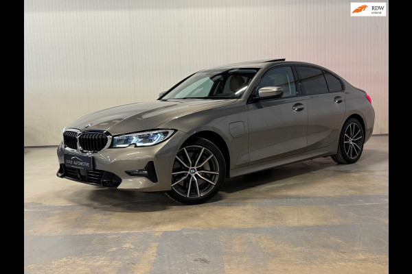 BMW 3-serie 330e High Executive | M-SPORT | SCHUIF/KANTEL | ACC | HUD | TREKHAAK