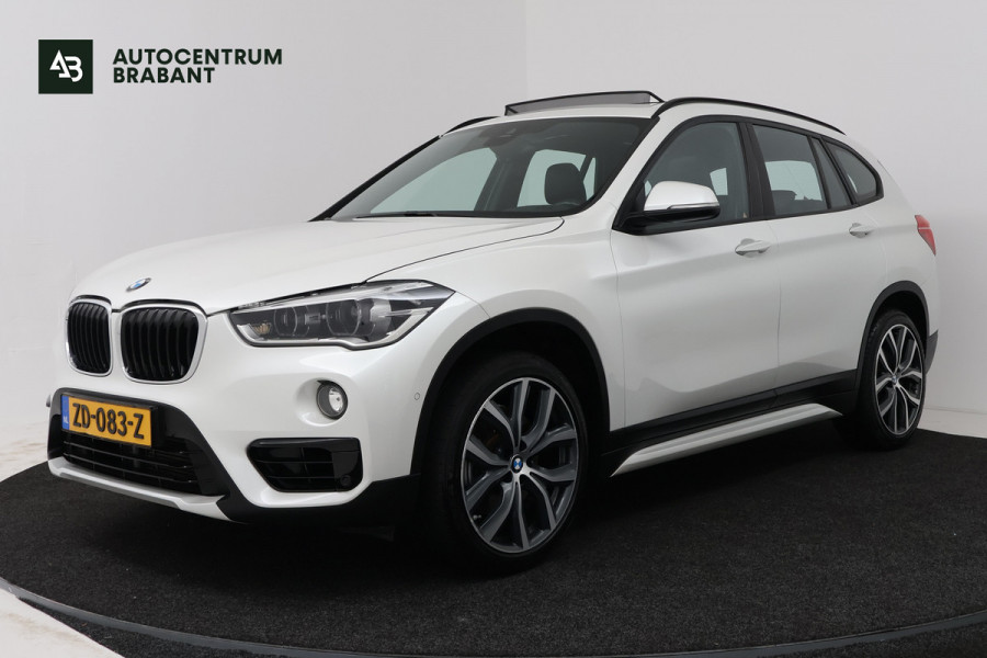 BMW X1 xDrive20i High Executive (PANORAMADAK, HEAD-UP, STOELVERWARMING, TREKHAAK, CAMERA, ELEKTR STOELEN)