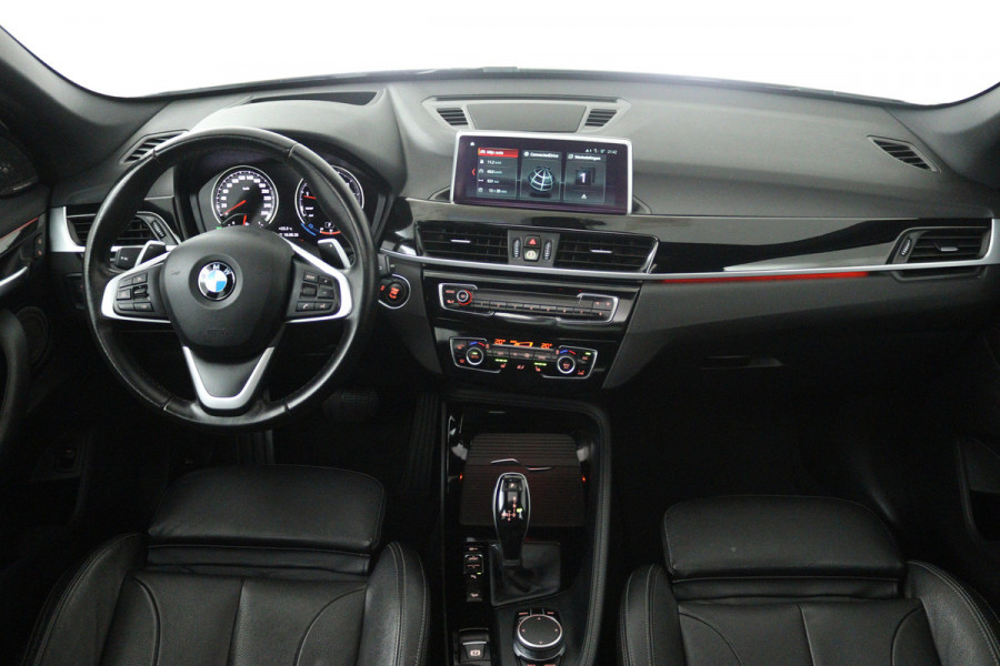 BMW X1 xDrive20i High Executive (PANORAMADAK, HEAD-UP, STOELVERWARMING, TREKHAAK, CAMERA, ELEKTR STOELEN)