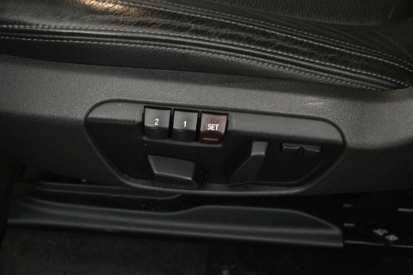 BMW X1 xDrive20i High Executive (PANORAMADAK, HEAD-UP, STOELVERWARMING, TREKHAAK, CAMERA, ELEKTR STOELEN)