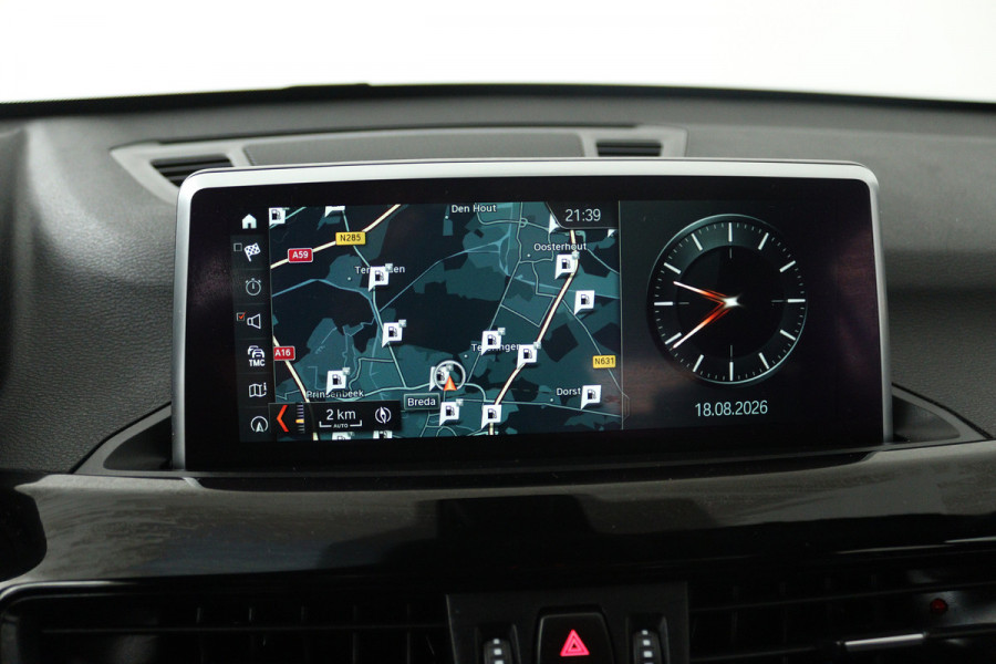 BMW X1 xDrive20i High Executive (PANORAMADAK, HEAD-UP, STOELVERWARMING, TREKHAAK, CAMERA, ELEKTR STOELEN)