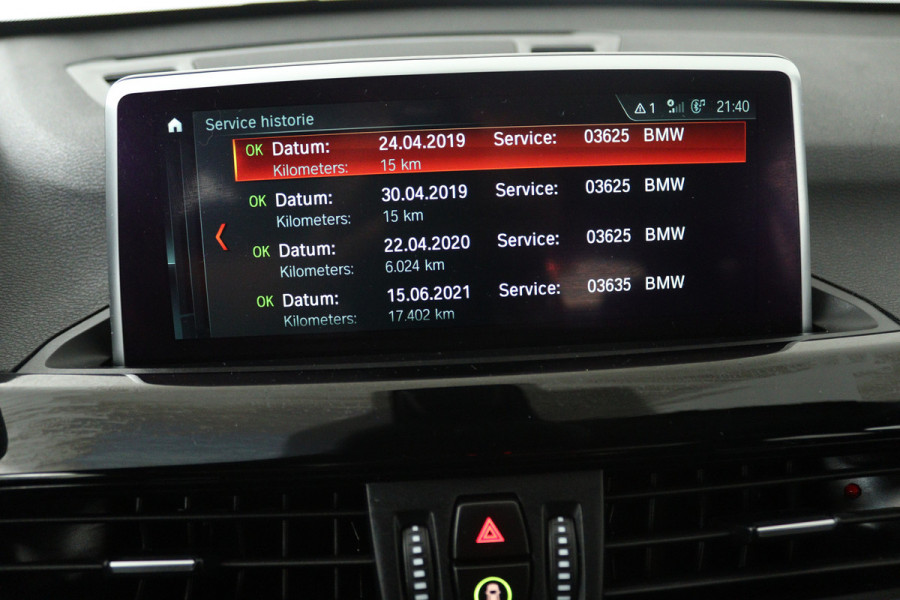 BMW X1 xDrive20i High Executive (PANORAMADAK, HEAD-UP, STOELVERWARMING, TREKHAAK, CAMERA, ELEKTR STOELEN)