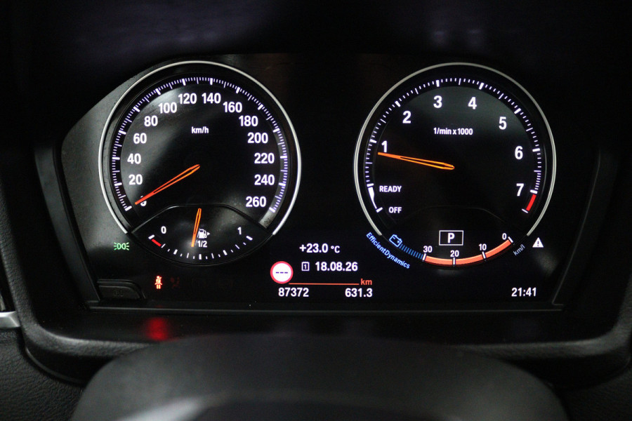 BMW X1 xDrive20i High Executive (PANORAMADAK, HEAD-UP, STOELVERWARMING, TREKHAAK, CAMERA, ELEKTR STOELEN)