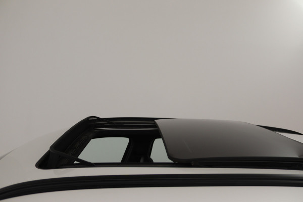 BMW X1 xDrive20i High Executive (PANORAMADAK, HEAD-UP, STOELVERWARMING, TREKHAAK, CAMERA, ELEKTR STOELEN)
