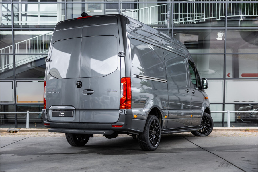 Mercedes-Benz Sprinter 317 1.9 CDI L2H2 | AMG | LED | CarPlay | Camera | Navigatie | Stoelverwarming | Cruise control | Dealer onderhouden | Lederen bekleding | Nieuwe APK | 12 maanden garantie | L2H2
