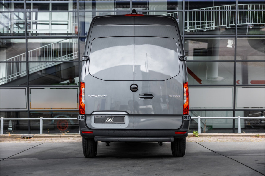 Mercedes-Benz Sprinter 317 1.9 CDI L2H2 | AMG | LED | CarPlay | Camera | Navigatie | Stoelverwarming | Cruise control | Dealer onderhouden | Lederen bekleding | Nieuwe APK | 12 maanden garantie | L2H2