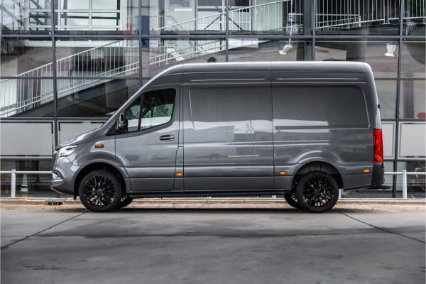 Mercedes-Benz Sprinter 317 1.9 CDI L2H2 | AMG | LED | CarPlay | Camera | Navigatie | Stoelverwarming | Cruise control | Dealer onderhouden | Lederen bekleding | Nieuwe APK | 12 maanden garantie | L2H2