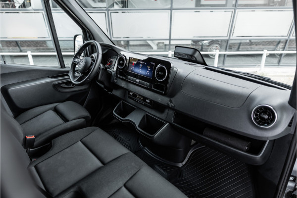 Mercedes-Benz Sprinter 317 1.9 CDI L2H2 | AMG | LED | CarPlay | Camera | Navigatie | Stoelverwarming | Cruise control | Dealer onderhouden | Lederen bekleding | Nieuwe APK | 12 maanden garantie | L2H2