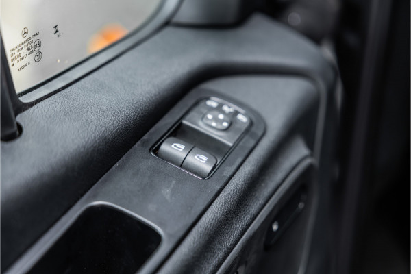 Mercedes-Benz Sprinter 317 1.9 CDI L2H2 | AMG | LED | CarPlay | Camera | Navigatie | Stoelverwarming | Cruise control | Dealer onderhouden | Lederen bekleding | Nieuwe APK | 12 maanden garantie | L2H2