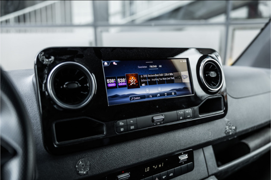 Mercedes-Benz Sprinter 317 1.9 CDI L2H2 | AMG | LED | CarPlay | Camera | Navigatie | Stoelverwarming | Cruise control | Dealer onderhouden | Lederen bekleding | Nieuwe APK | 12 maanden garantie | L2H2