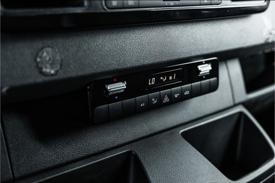 Mercedes-Benz Sprinter 317 1.9 CDI L2H2 | AMG | LED | CarPlay | Camera | Navigatie | Stoelverwarming | Cruise control | Dealer onderhouden | Lederen bekleding | Nieuwe APK | 12 maanden garantie | L2H2