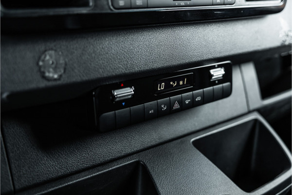 Mercedes-Benz Sprinter 317 1.9 CDI L2H2 | AMG | LED | CarPlay | Camera | Navigatie | Stoelverwarming | Cruise control | Dealer onderhouden | Lederen bekleding | Nieuwe APK | 12 maanden garantie | L2H2