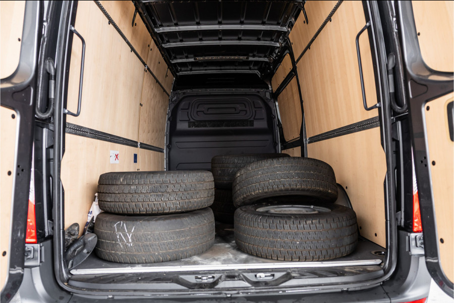 Mercedes-Benz Sprinter 317 1.9 CDI L2H2 | AMG | LED | CarPlay | Camera | Navigatie | Stoelverwarming | Cruise control | Dealer onderhouden | Lederen bekleding | Nieuwe APK | 12 maanden garantie | L2H2