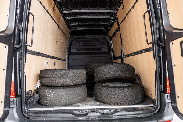 Mercedes-Benz Sprinter 317 1.9 CDI L2H2 | AMG | LED | CarPlay | Camera | Navigatie | Stoelverwarming | Cruise control | Dealer onderhouden | Lederen bekleding | Nieuwe APK | 12 maanden garantie | L2H2
