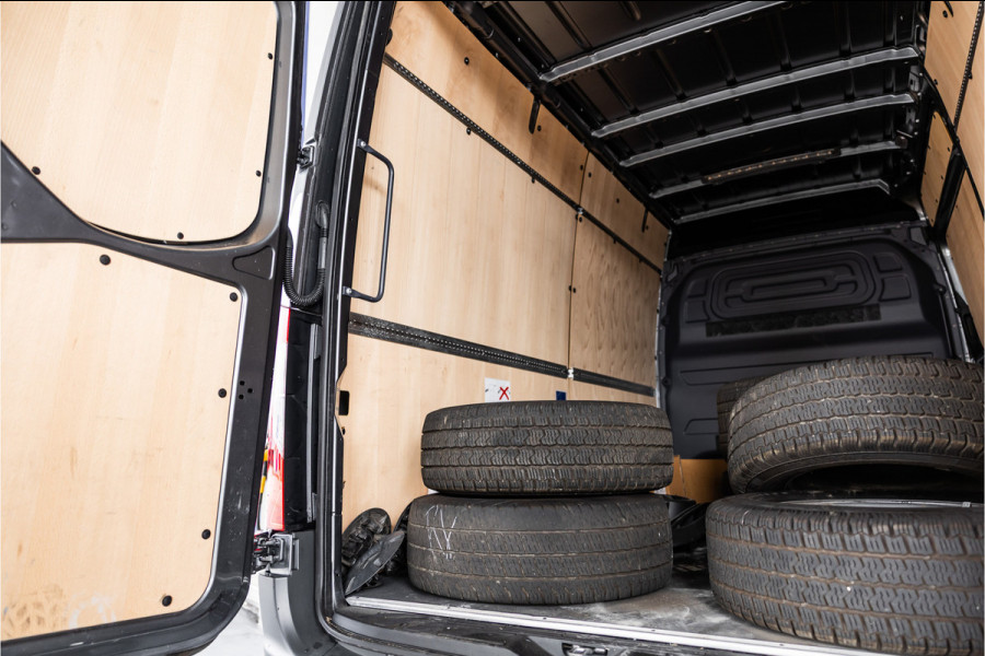 Mercedes-Benz Sprinter 317 1.9 CDI L2H2 | AMG | LED | CarPlay | Camera | Navigatie | Stoelverwarming | Cruise control | Dealer onderhouden | Lederen bekleding | Nieuwe APK | 12 maanden garantie | L2H2