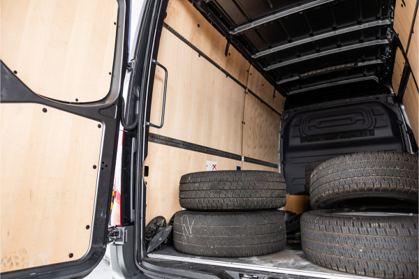 Mercedes-Benz Sprinter 317 1.9 CDI L2H2 | AMG | LED | CarPlay | Camera | Navigatie | Stoelverwarming | Cruise control | Dealer onderhouden | Lederen bekleding | Nieuwe APK | 12 maanden garantie | L2H2