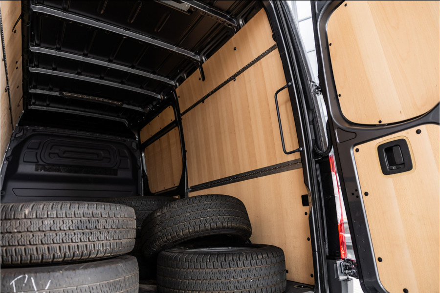 Mercedes-Benz Sprinter 317 1.9 CDI L2H2 | AMG | LED | CarPlay | Camera | Navigatie | Stoelverwarming | Cruise control | Dealer onderhouden | Lederen bekleding | Nieuwe APK | 12 maanden garantie | L2H2