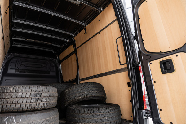 Mercedes-Benz Sprinter 317 1.9 CDI L2H2 | AMG | LED | CarPlay | Camera | Navigatie | Stoelverwarming | Cruise control | Dealer onderhouden | Lederen bekleding | Nieuwe APK | 12 maanden garantie | L2H2