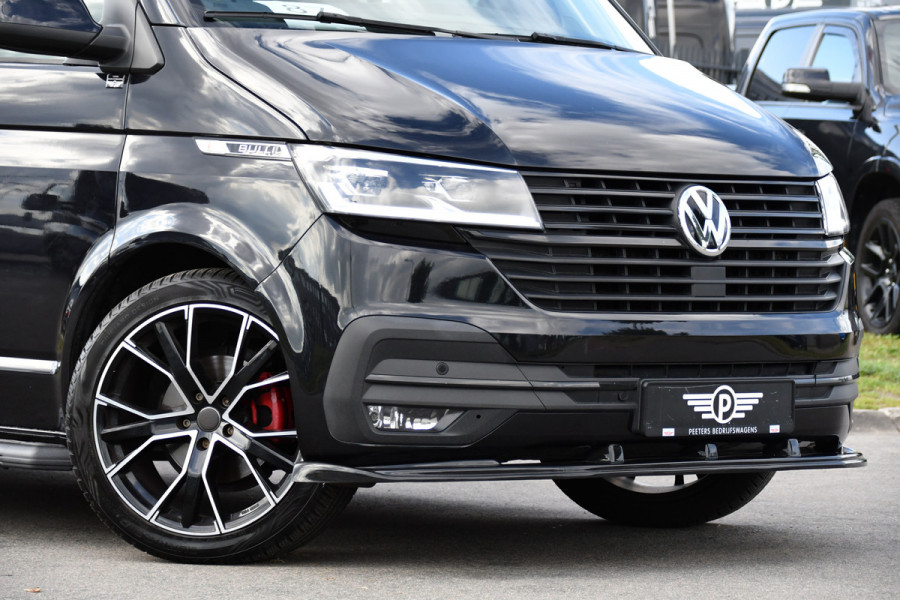 Volkswagen Transporter 2.0 TDI L2H1 30 DC Bulli Black Edition Adaptieve Cruise, Virtual, Camera, Carplay, Stoelverwarming, LED, 2 x Schuifdeur, Automaat, Trekhaak, Sensoren, Uniek!
