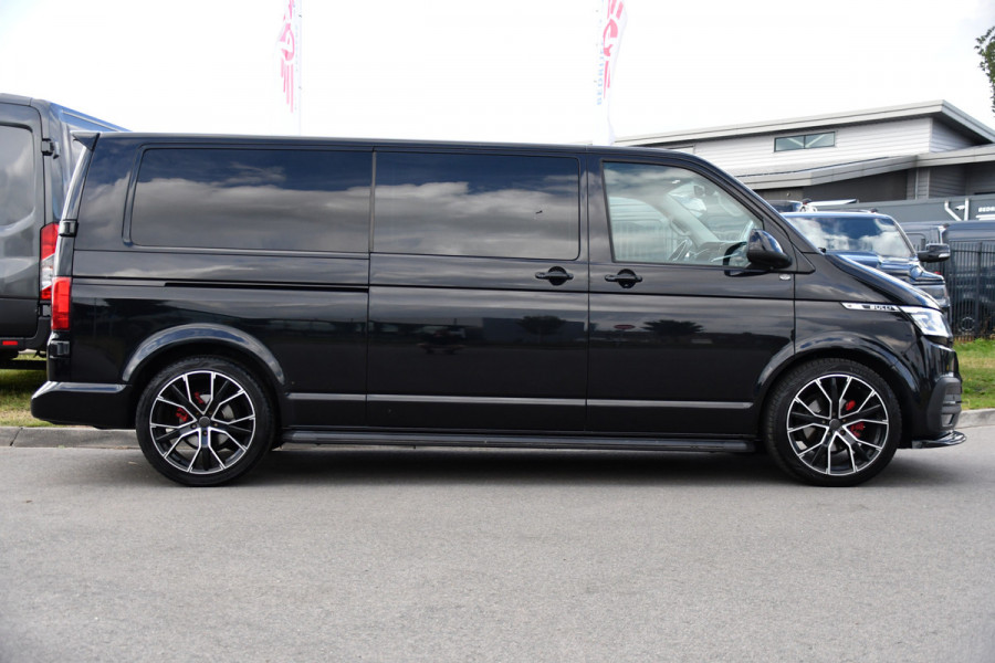 Volkswagen Transporter 2.0 TDI L2H1 30 DC Bulli Black Edition Adaptieve Cruise, Virtual, Camera, Carplay, Stoelverwarming, LED, 2 x Schuifdeur, Automaat, Trekhaak, Sensoren, Uniek!